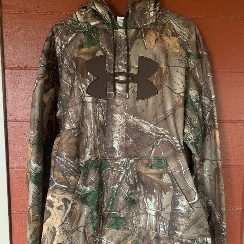 New without tags Under Armour camo sweatshirt